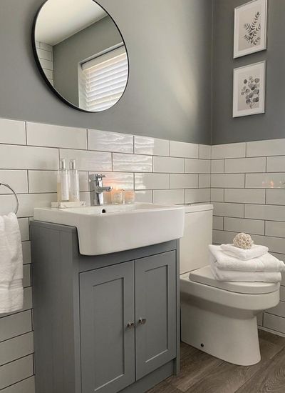 A Simple and Well Maintained Grey Minimalist Bathroom Ideas