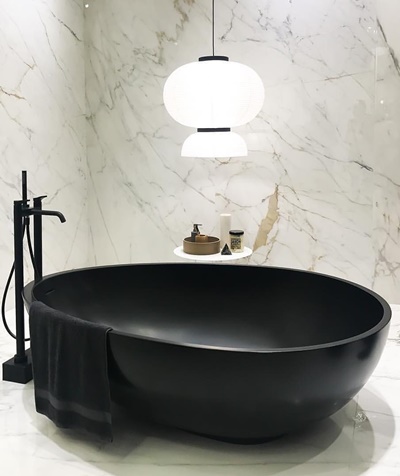 An Exceptional Bathtub 9 trendy bathrooms ideas with black fixtures