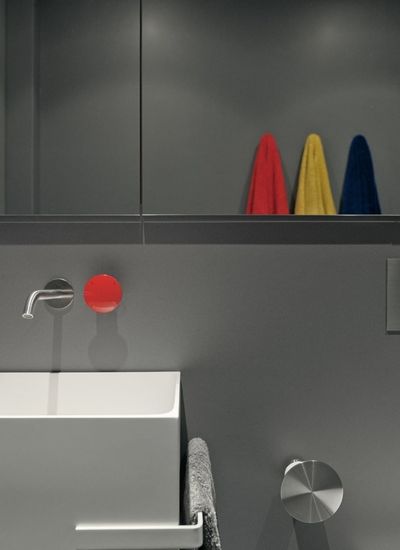 If Paint and Floor Are Gray Use Dark Colored Towels - What Color Towels for Gray Bathrooms Are Suitable