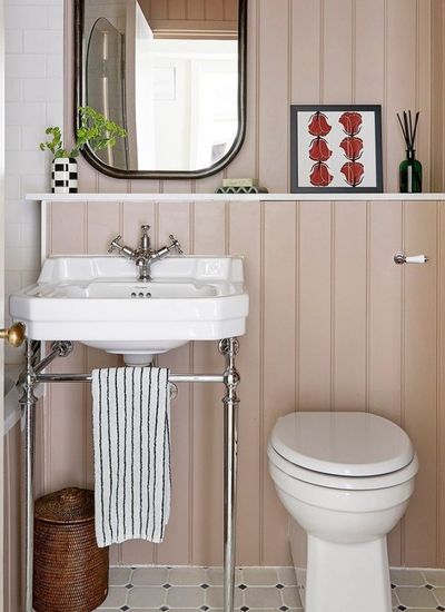 Stand Pedestal Sink - Hanging Wet Towels in Small Bathroom Ideas