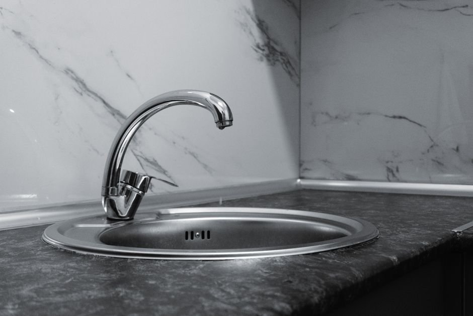 Single-Handle vs. Double-Handle Kitchen Faucet: Which One to Choose? — Pros and Cons of Single-Handle Kitchen Faucet