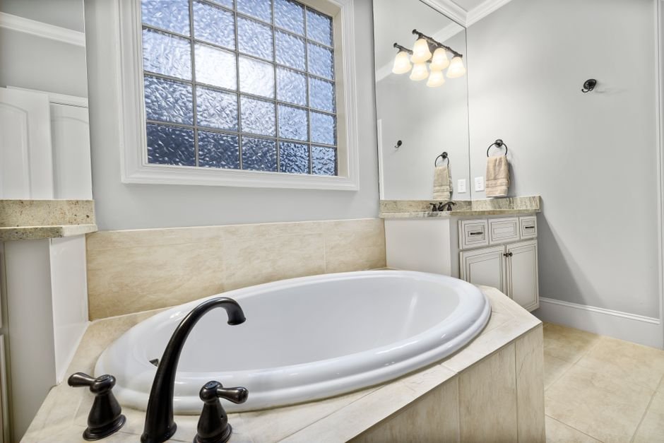 Deck Mount vs Floor Mount Tub Faucets: Pros and Cons — Pros and Cons of Deck-Mount Tub Faucets