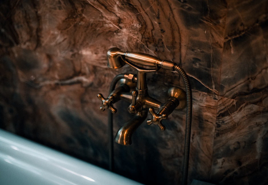 Deck Mount vs Floor Mount Tub Faucets: Pros and Cons — Pros and Cons of Floor-Mount Tub Faucets