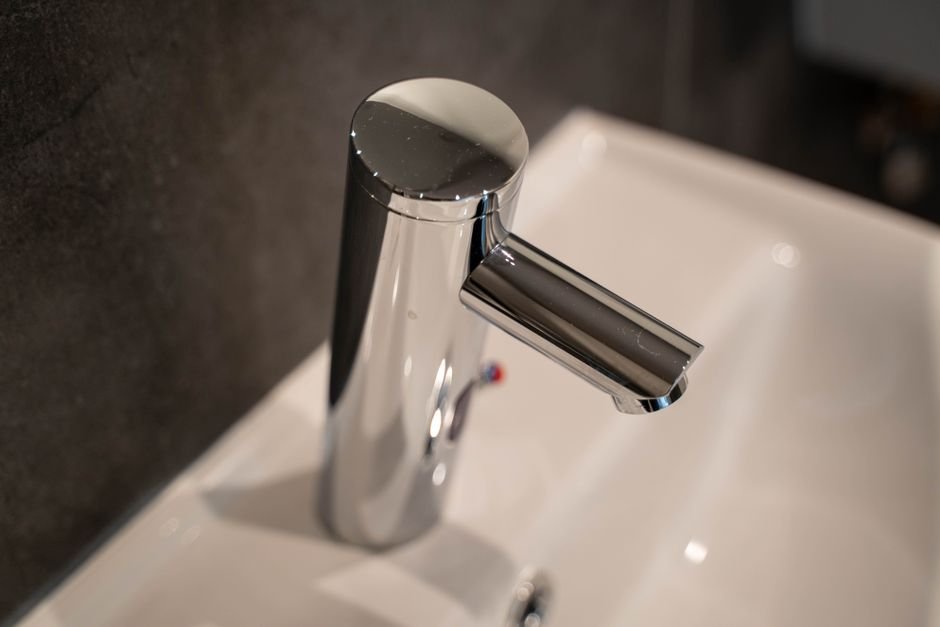 Pros and Cons of Chrome Finish Bathroom Faucets — Cons of Chrome Finish Bathroom Faucets