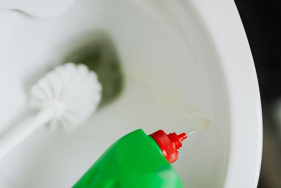 How To Remove Yellow Stains From Toilet Seat — Understanding the Cause of Yellow Stains on Toilet Seats