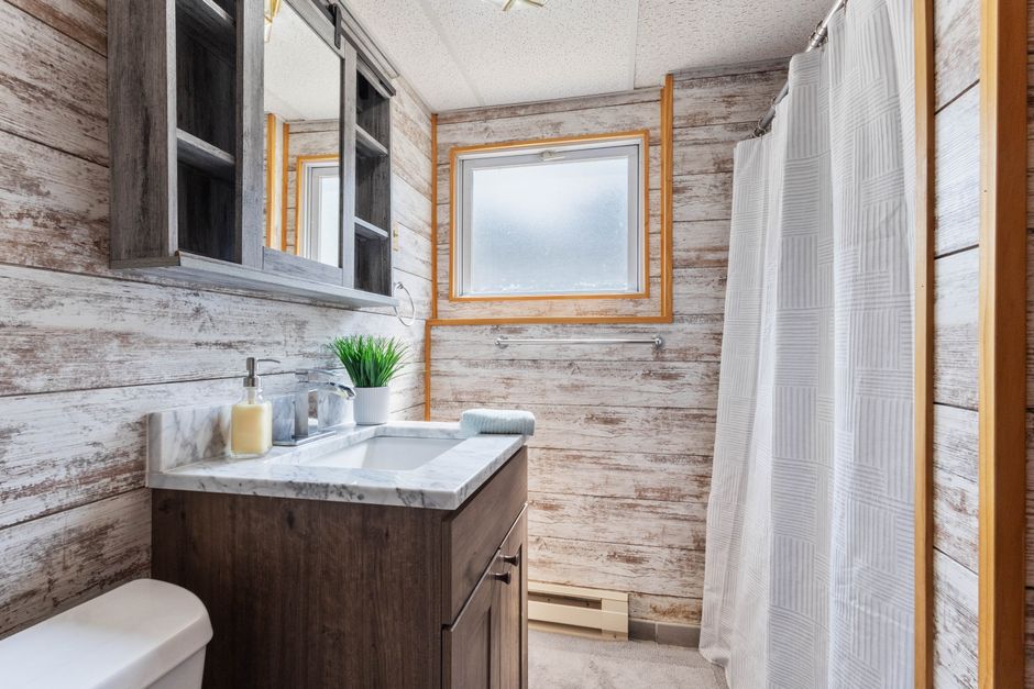 How To Remodel A Mobile Home Bathroom — Choosing the Right Bathroom Fixtures