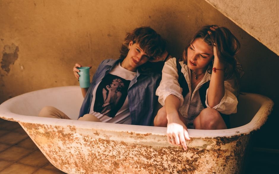 How To Get Orange Rust Out Of Bathtub — What Causes Orange Rust in Bathtubs?