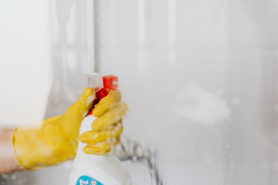 How To Remove Rust Stains From Bathtub — What Causes Rust Stains in a Bathtub?