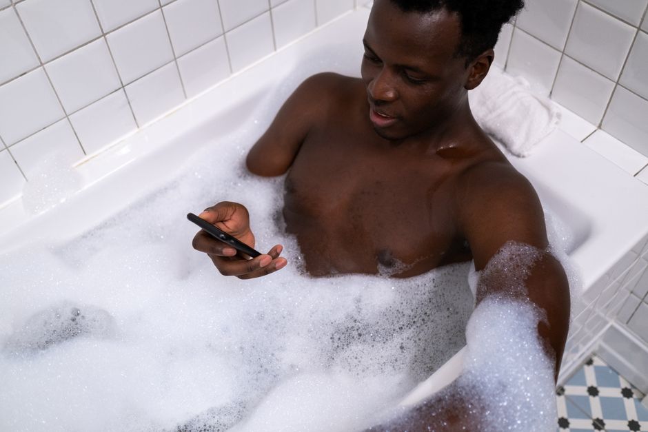What To Use To Clean Bathtub — How to Clean Bathtub Based on Material Type