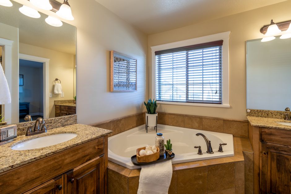 How To Clean Blinds In Bathtub — Why Cleaning Blinds in the Bathtub Works Best