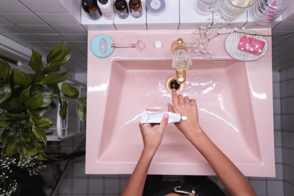 How To Remove Rust From Bathroom Sink — What Causes Rust Stains on Bathroom Sinks?
