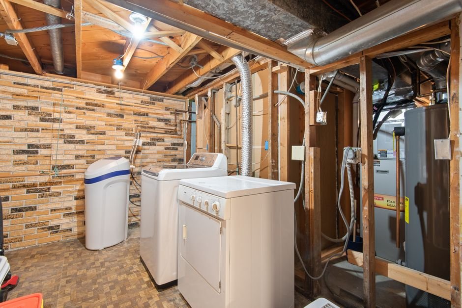 Hybrid Water Heater vs Tankless Water Heater — What Is a Hybrid Water Heater?