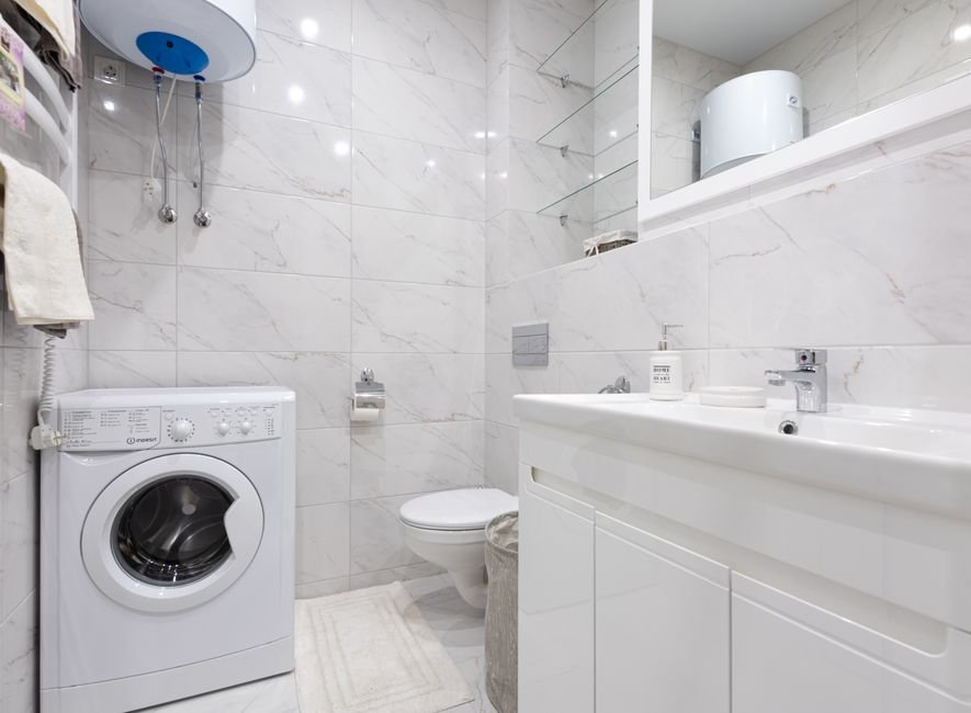 Hybrid Water Heater vs Tankless Water Heater — What Is a Tankless Water Heater?