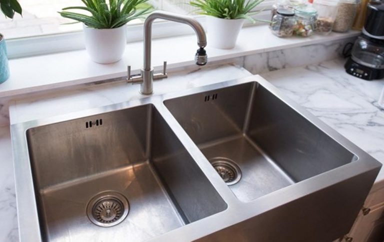 stainless steel versus porcelain kitchen sink