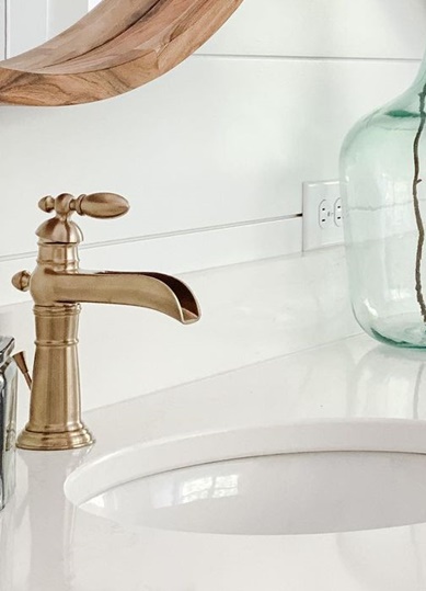 Delta 554LF - Best Waterfall Bathroom Faucet