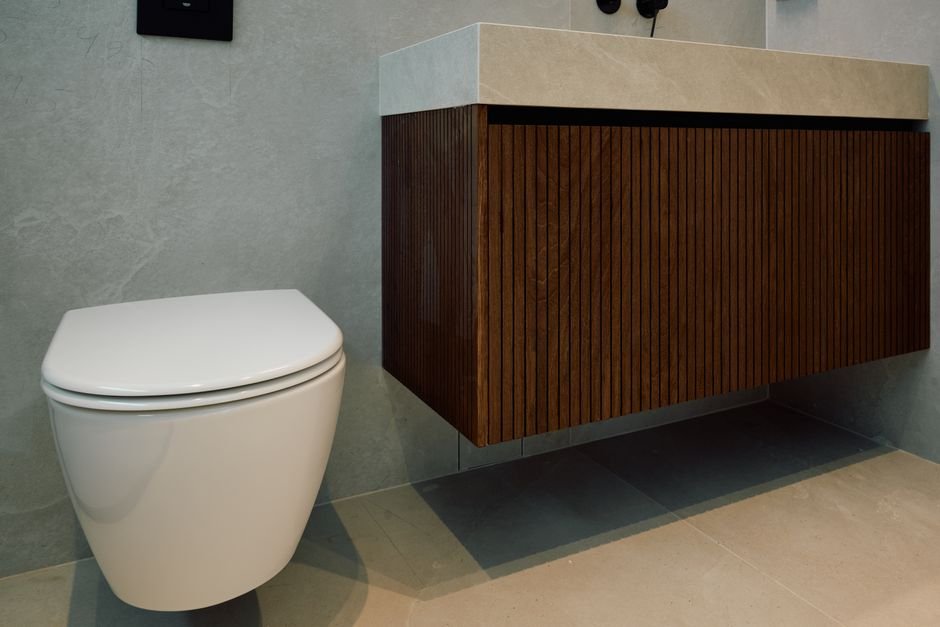 Over-Toilet Cabinets: A Smart Bathroom Storage Solution