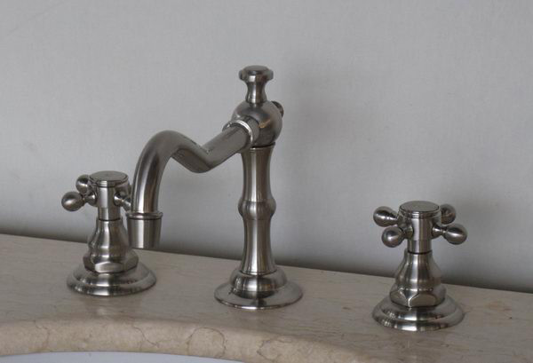 Pros and Cons of Brushed Nickel Finish Bathroom Faucets