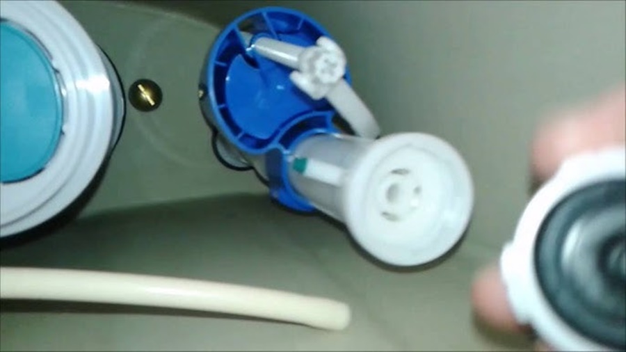 how to clean toilet flush valve