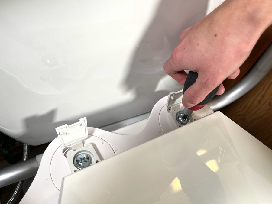 how to install a raised toilet seat