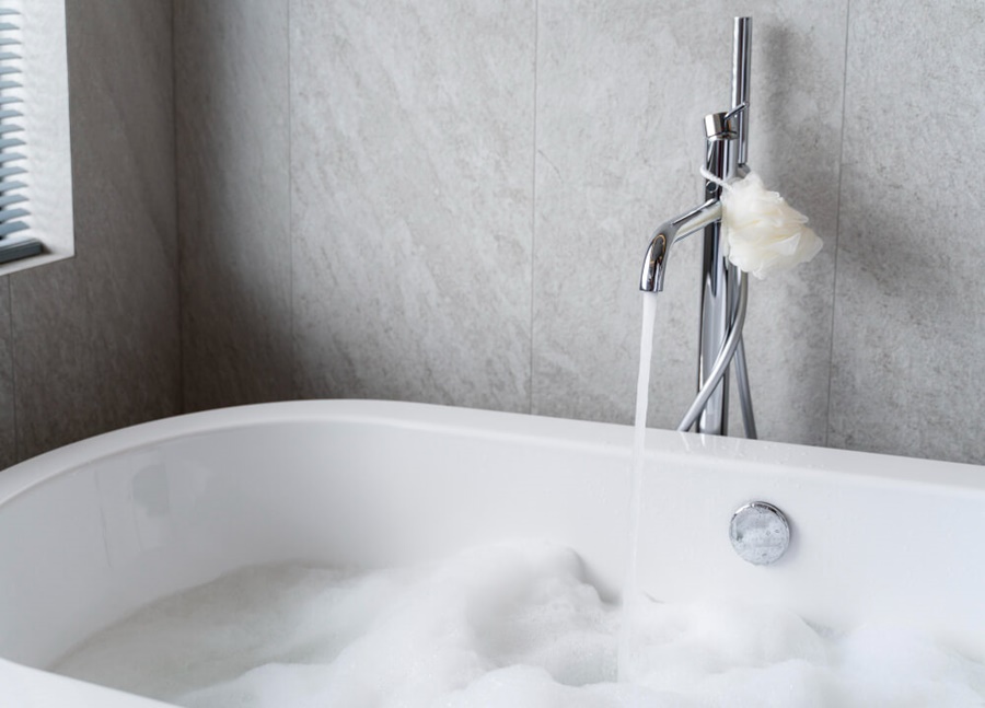 how many gallons in a bathtub