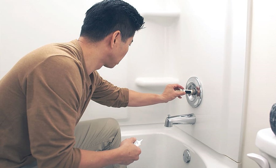 how to fix a leaky bathtub faucet