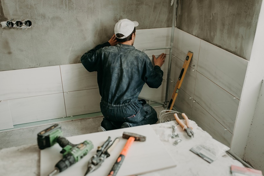how to hire a contractor for bathroom remodel