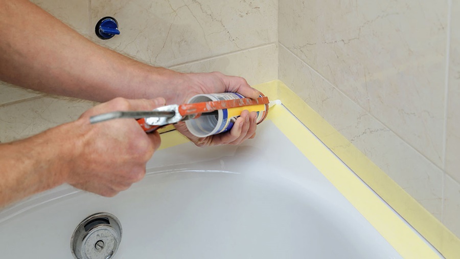 how to recaulk a bathtub