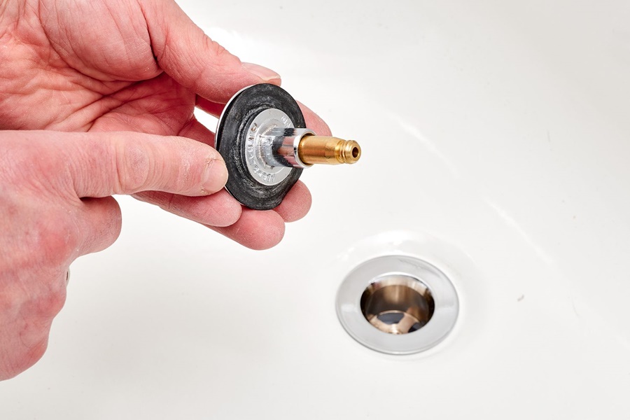 how to remove bathtub drain stopper