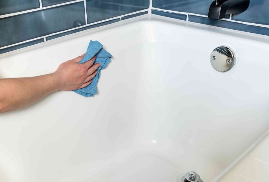 how to get hair dye off bathtub