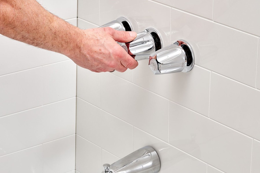 how to remove bathtub faucet handle