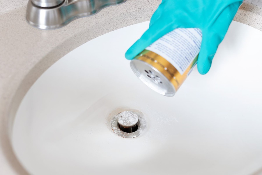 how to remove rust stains from bathtub