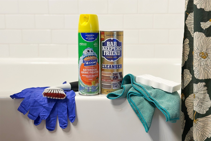 what to use to clean bathtub