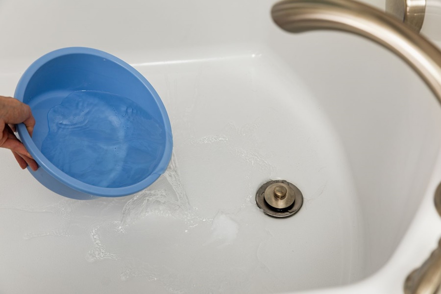 how to clean an old stained bathtub