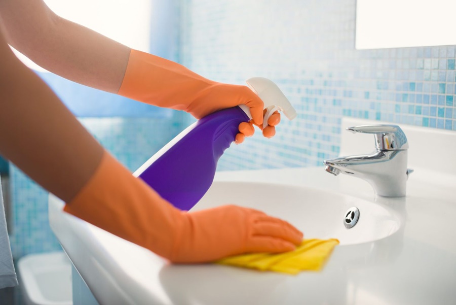 how to clean bathroom sink