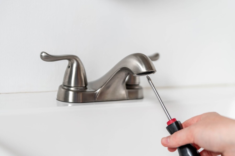 how to clean bathroom sink faucet