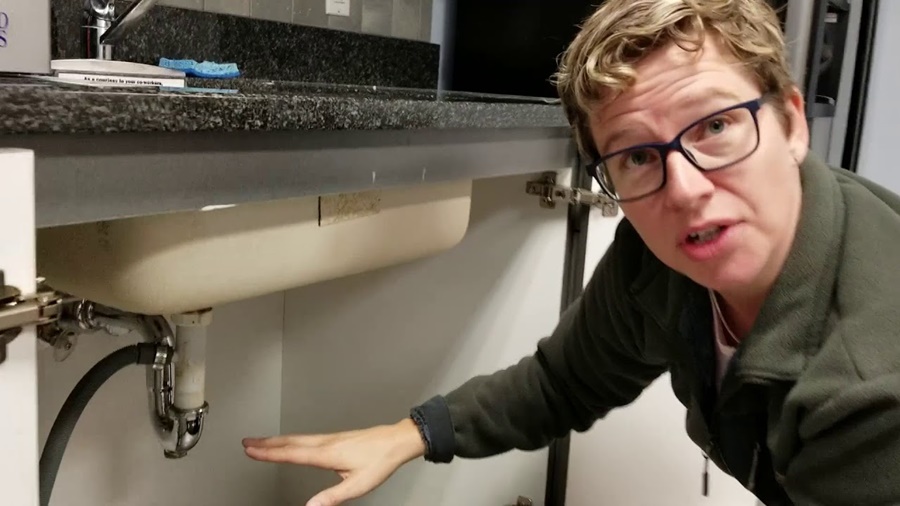 how to turn water off under-sink in bathroom