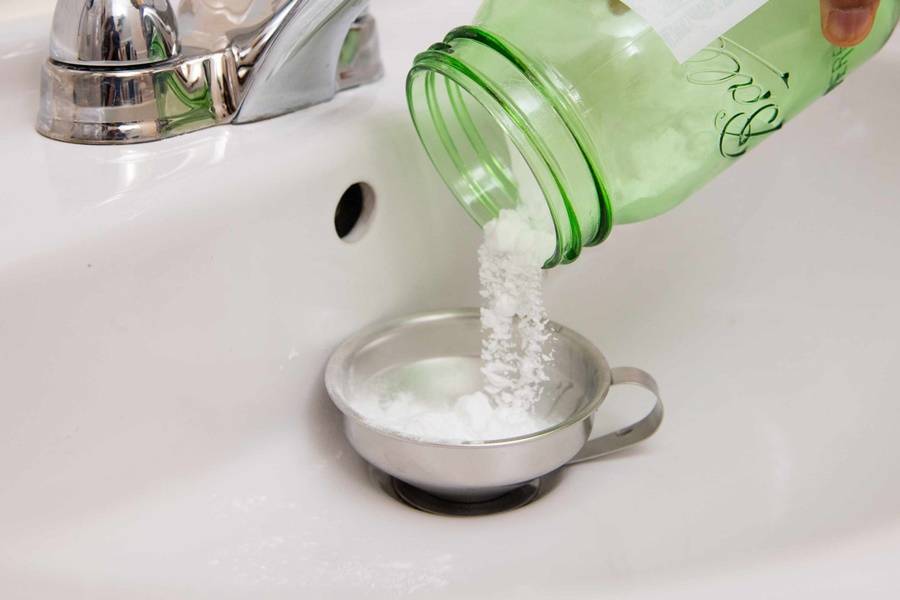 how to unclog bathroom sink with baking soda